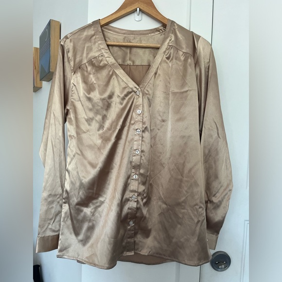 Metallic Brass / gold coloured satin full sleeve button down blouse - Picture 2 of 5